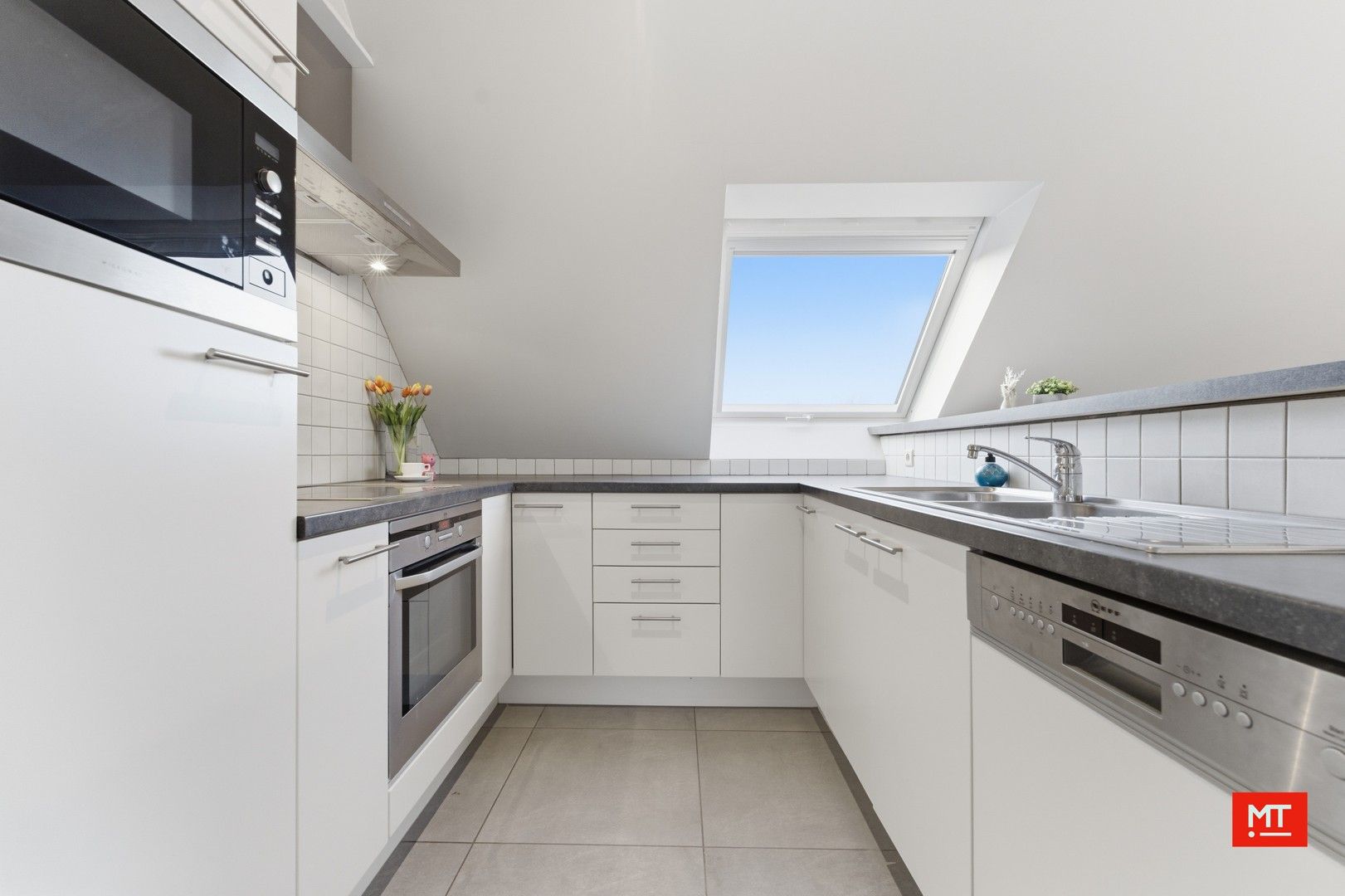 Instapklaar 2-slaapkamerappartement met groot terras en garage in het centrum van Zonnebeke foto 7