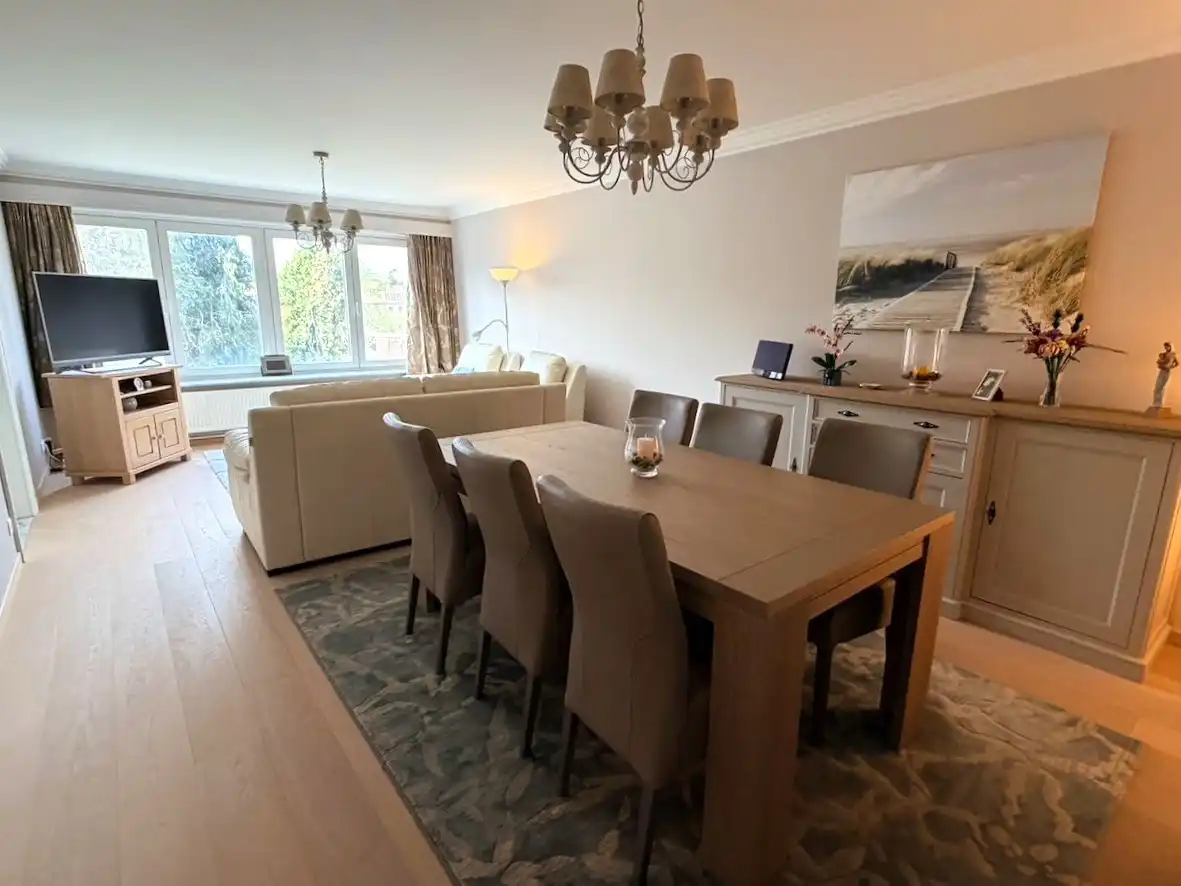 Instapklaar, prachtig gerenoveerd 2-slaapkamerappartement MET garagebox foto 2