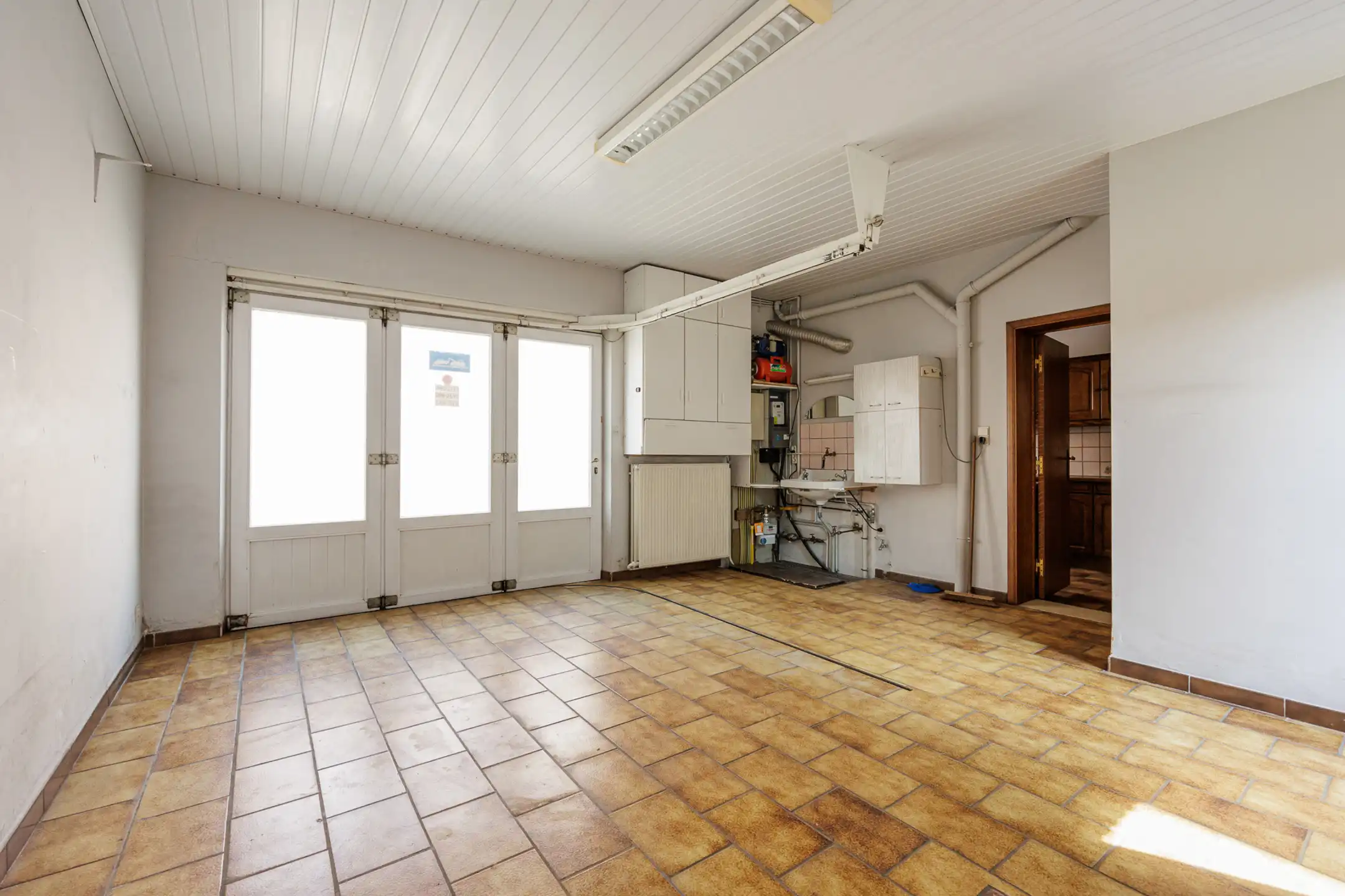 Te renoveren 3slpk-woning met 2 garages & tuin nabij centrum foto 24