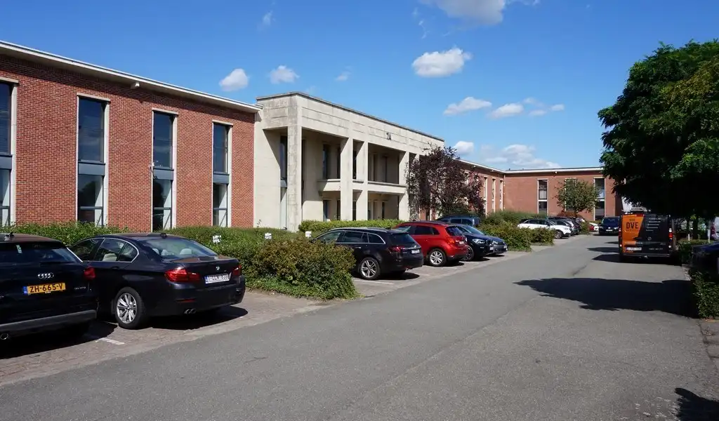 Budgetvriendelijk kantoor te huur aan luchthaven in Deurne foto 7