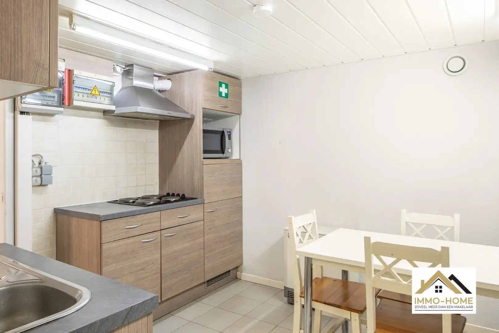 Zeer ruim gelijkvloers appartement met woonkelder en private tuin  foto 3