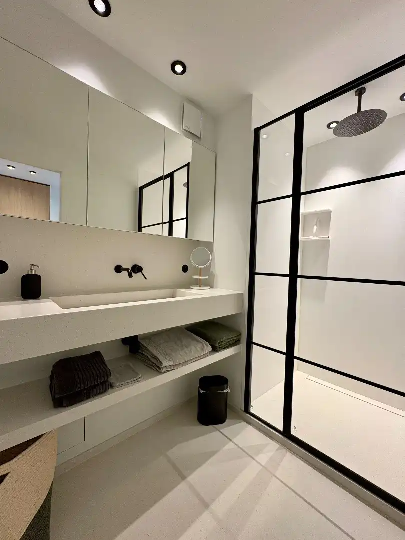 Recent gerenoveerd twee-slk-appt om de hoek van het strand. foto 5