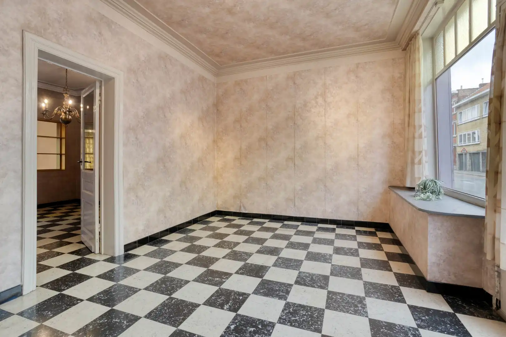 Te renoveren woning met tuin en garage in het centrum van Menen! foto 4