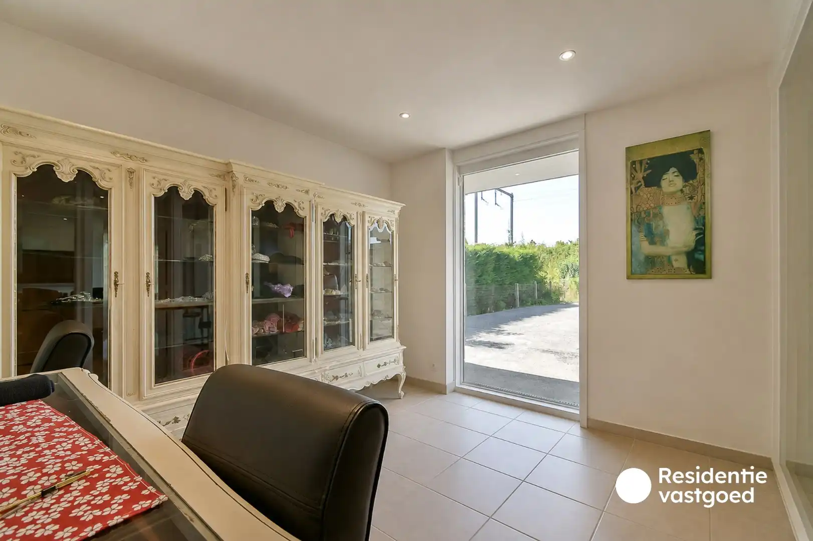 Verrassend ruime woning met unieke indeling en veel potentieel in Torhout! foto 9