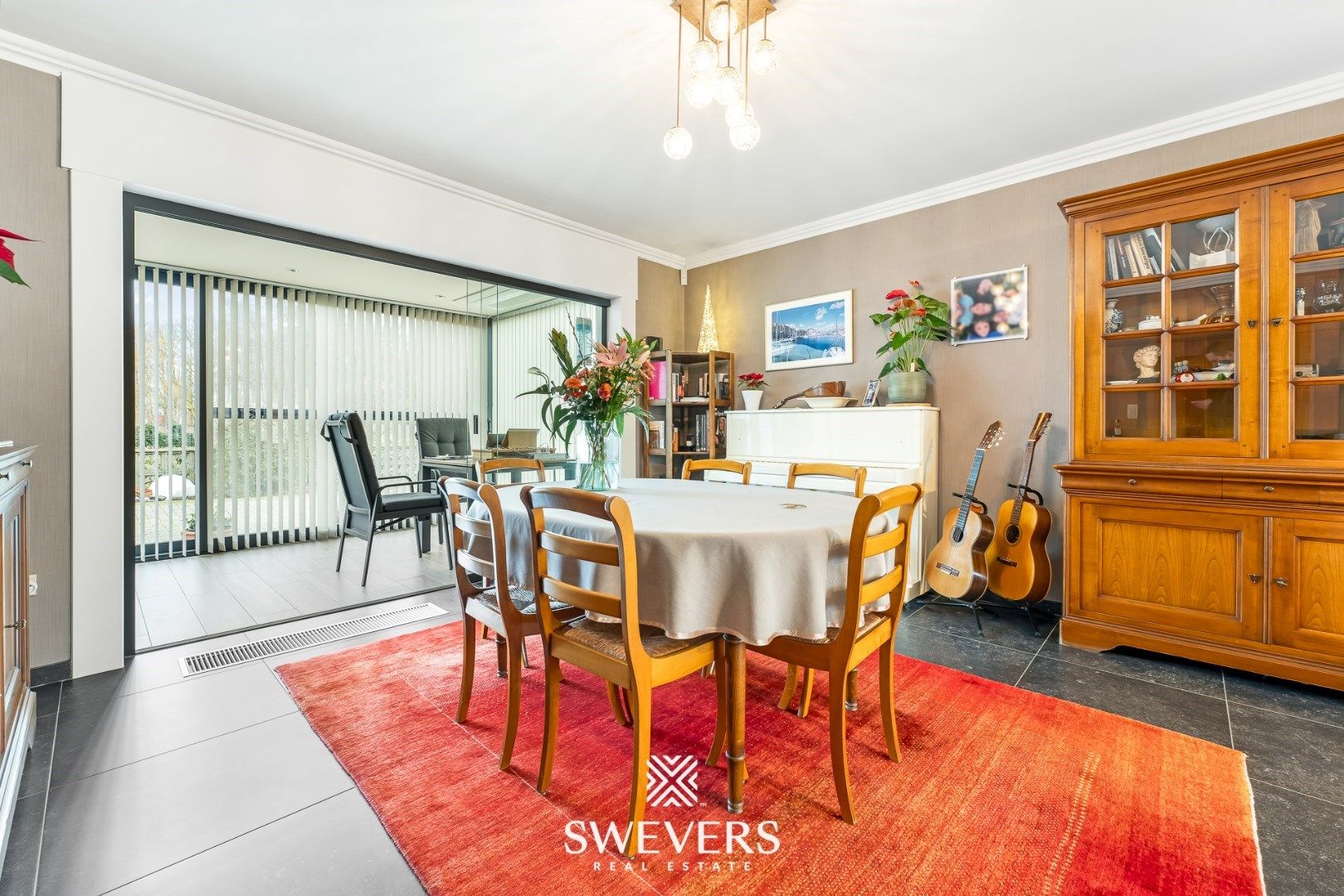 Instapklare, ruime en zeer verzorgde woning met 4 slaapkamers gelegen op een rustig perceel van 13a 66ca foto 6
