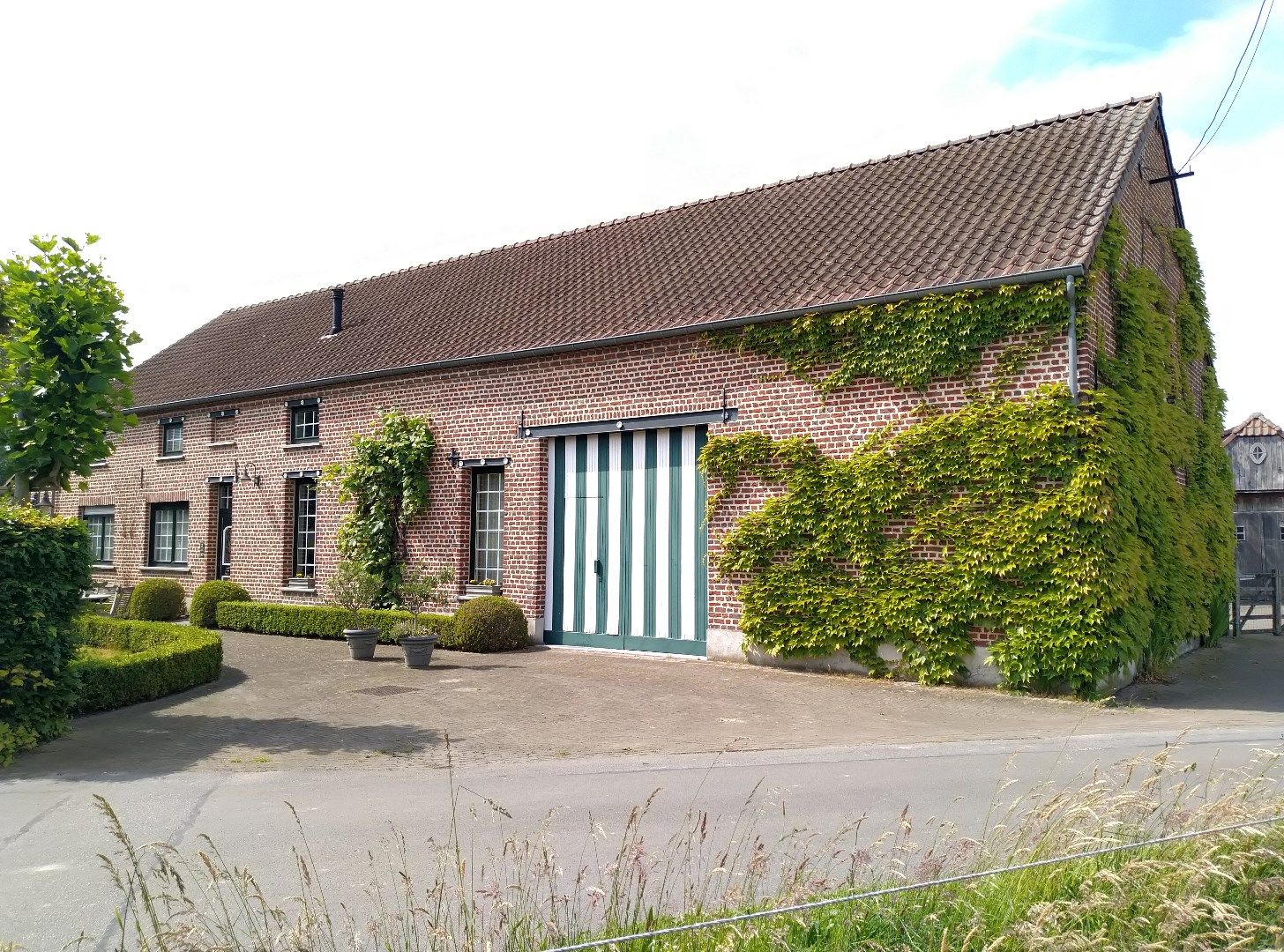 Te koop: exclusieve hoeve met aanhorigheden foto 1