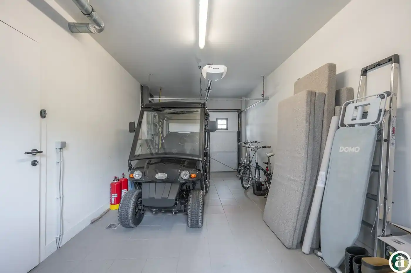 Ruime, recente hoekwoning gelegen vlakbij de groentenmarkt   foto 18