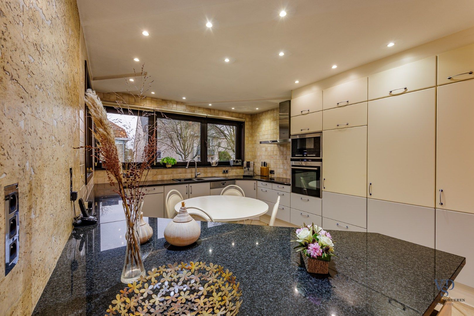 Tijdloos wonen in Gent met royale tuin foto 15