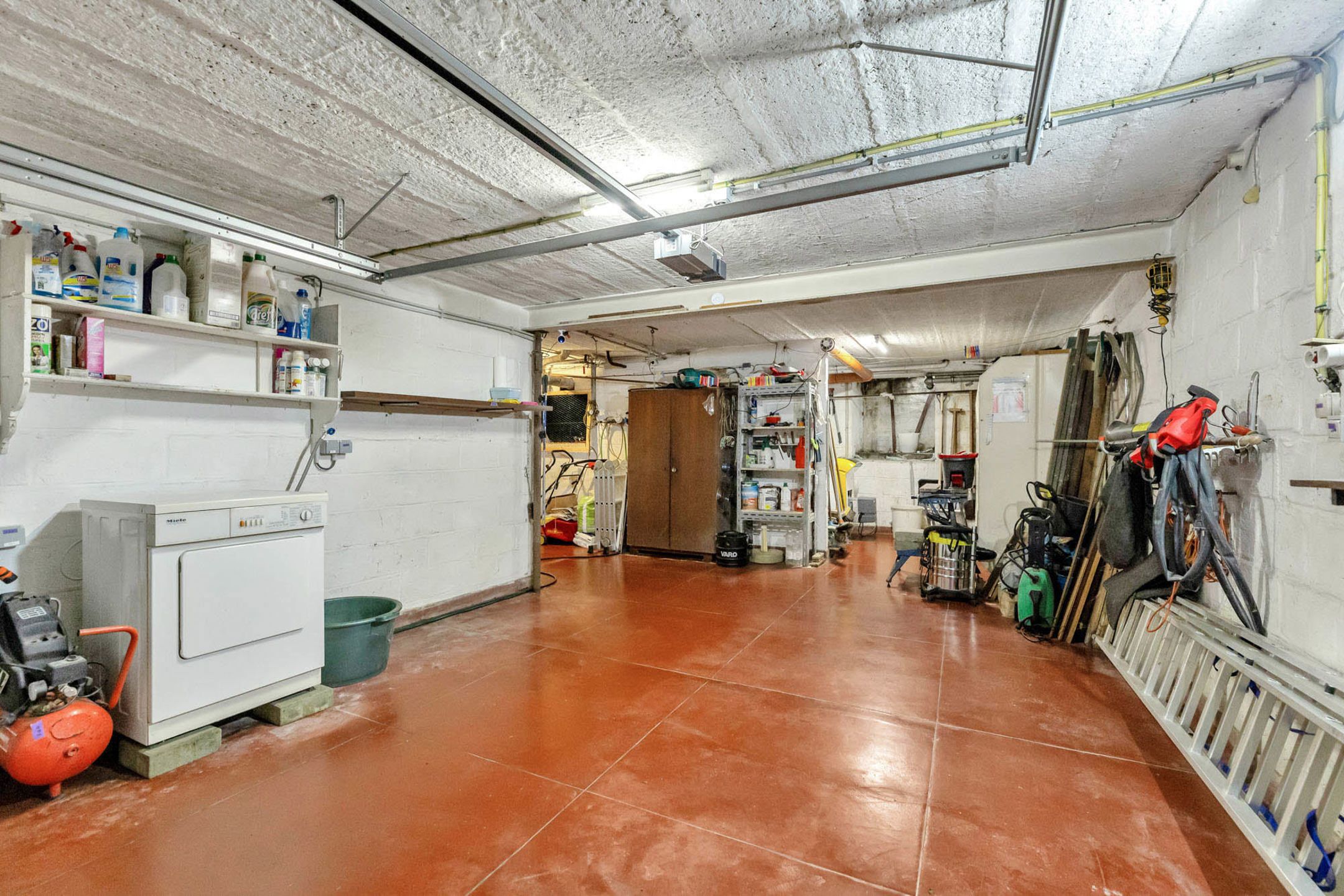 Bungalow met garage en tuintje op strategische ligging foto 16