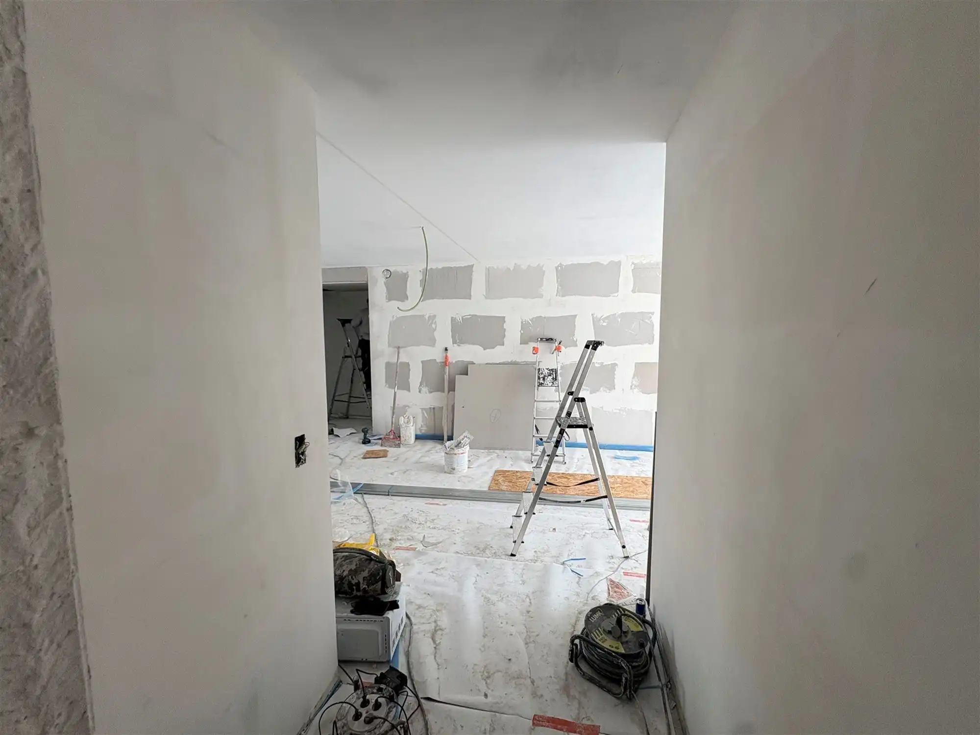 Gelijkvloersappartement met 3 slaapkamers en tuin. foto 8