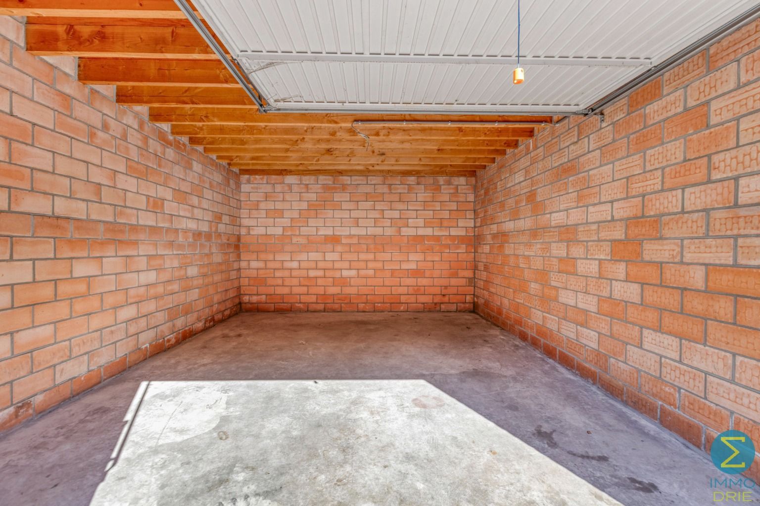 Centraal gelegen ruim gelijkvloers appartement met garage foto 17