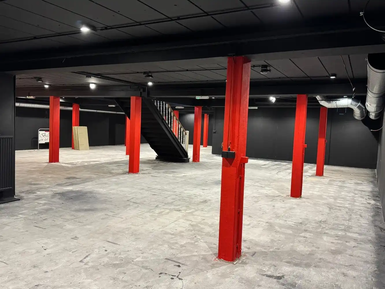 Handelspand met maximale zichtbaarheid langs de Rijksweg in Maasmechelen foto 7