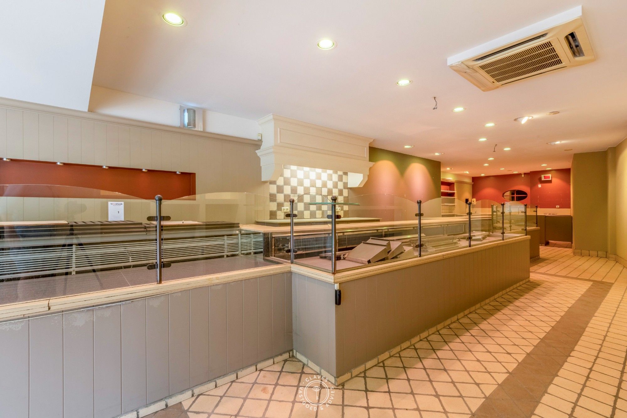 Commercieel pand op uitstekende locatie in Sint-Niklaas foto 4