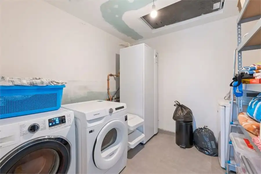 CENTRAAL GELEGEN APPARTEMENT MET RUIM TERRAS EN GARAGEBOX IN SINT-TRUIDEN foto 14