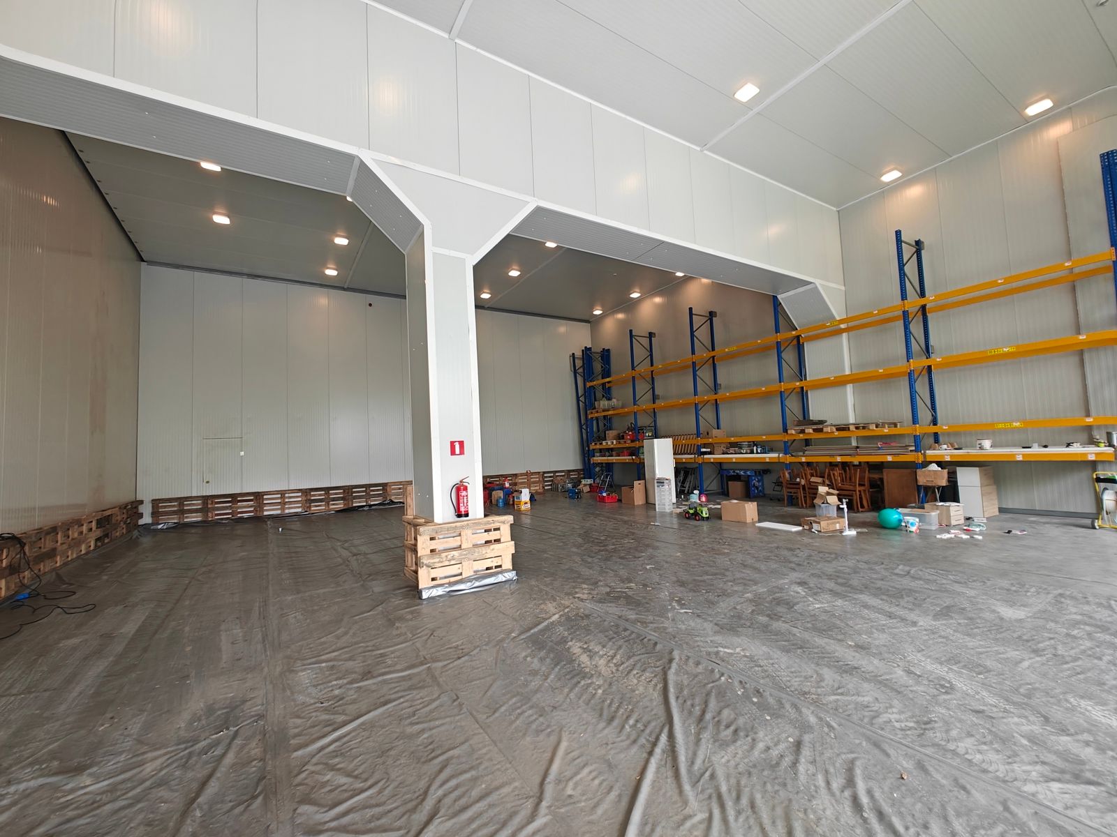 Ruime en veilige opslagplaats te huur in Deux-Acren (330 m²) foto 3