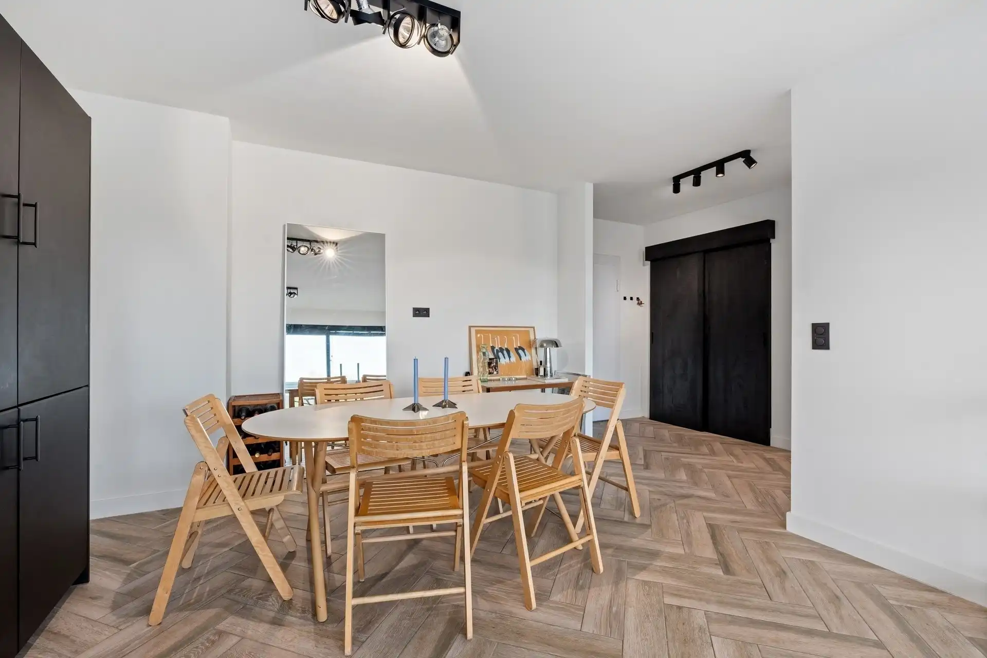 Gerenoveerd appartement met ruim terras foto 5