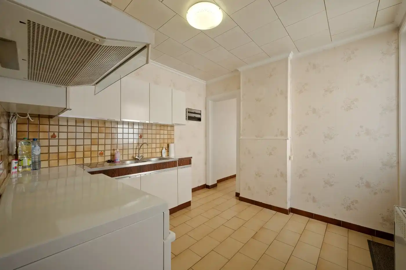 Te renoveren woning met 3 slaapkamers, garage en nabij voorzieningen foto 11