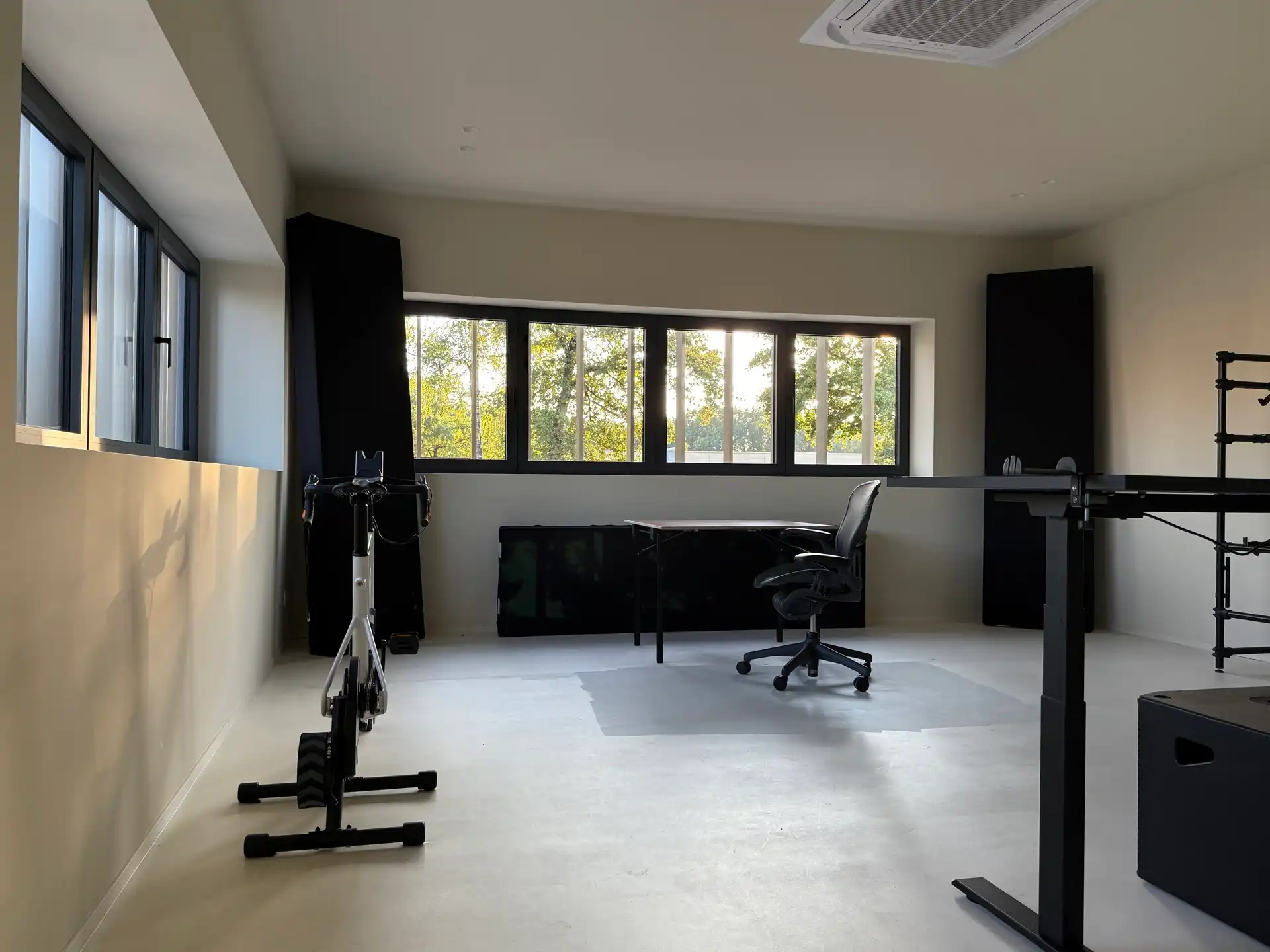 MODERNE KMO-UNIT MET SHOWROOM/KANTOOR IN GENK foto 14