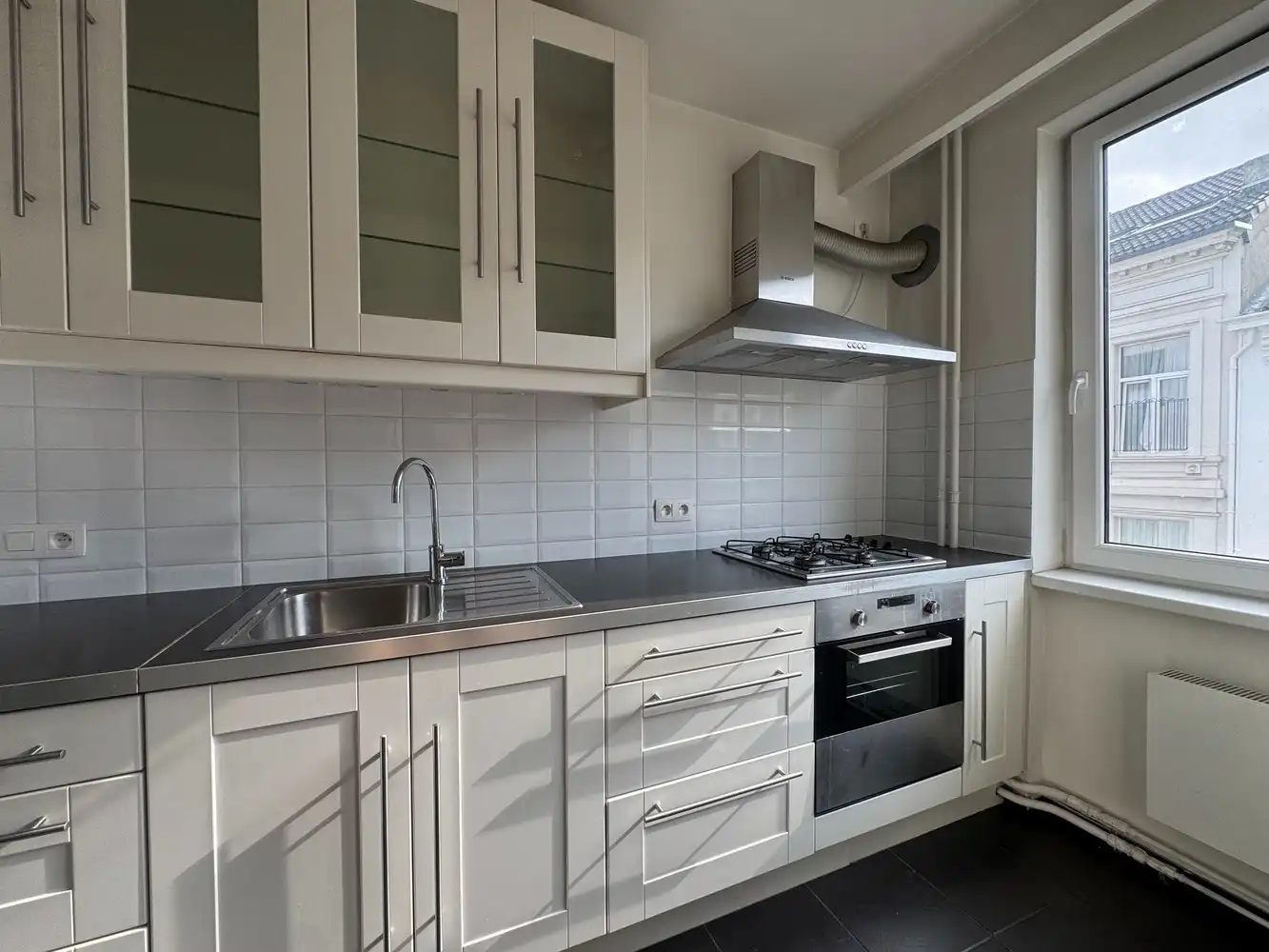 Gerenoveerd en ruim 2-slpk appartement te huur nabij het Stadspark! foto 9