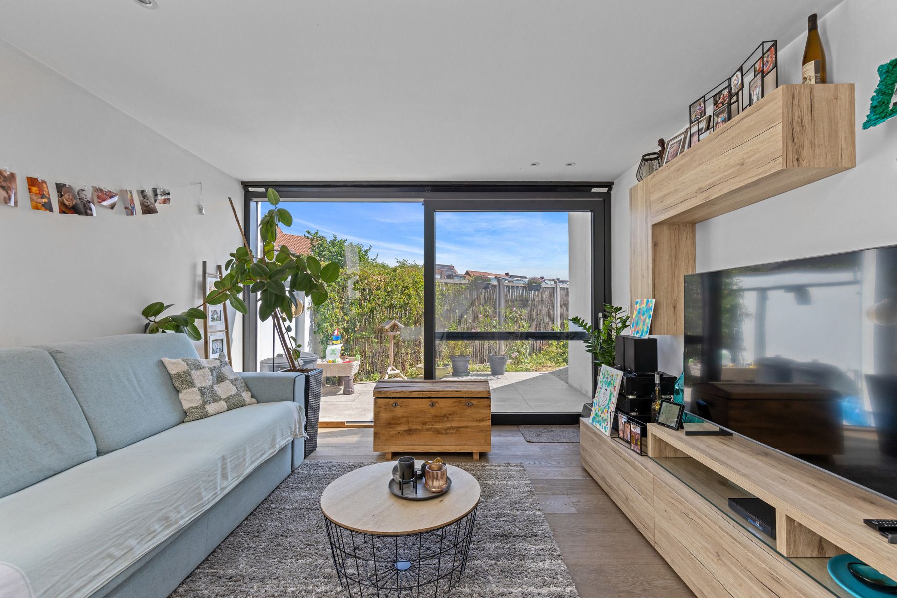 Lichtrijke, modern afgewerkte woning met grote tuin!  foto 4