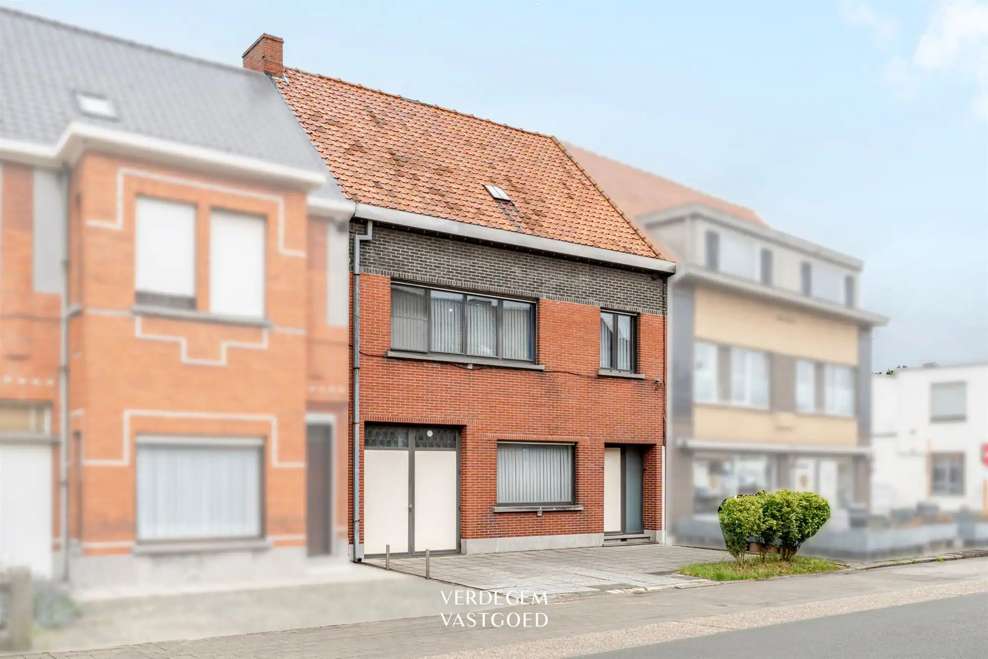 Hoofdfoto van de publicatie: Degelijke gezinswoning met 3+2 slaapkamers, inpandige garage en tuin