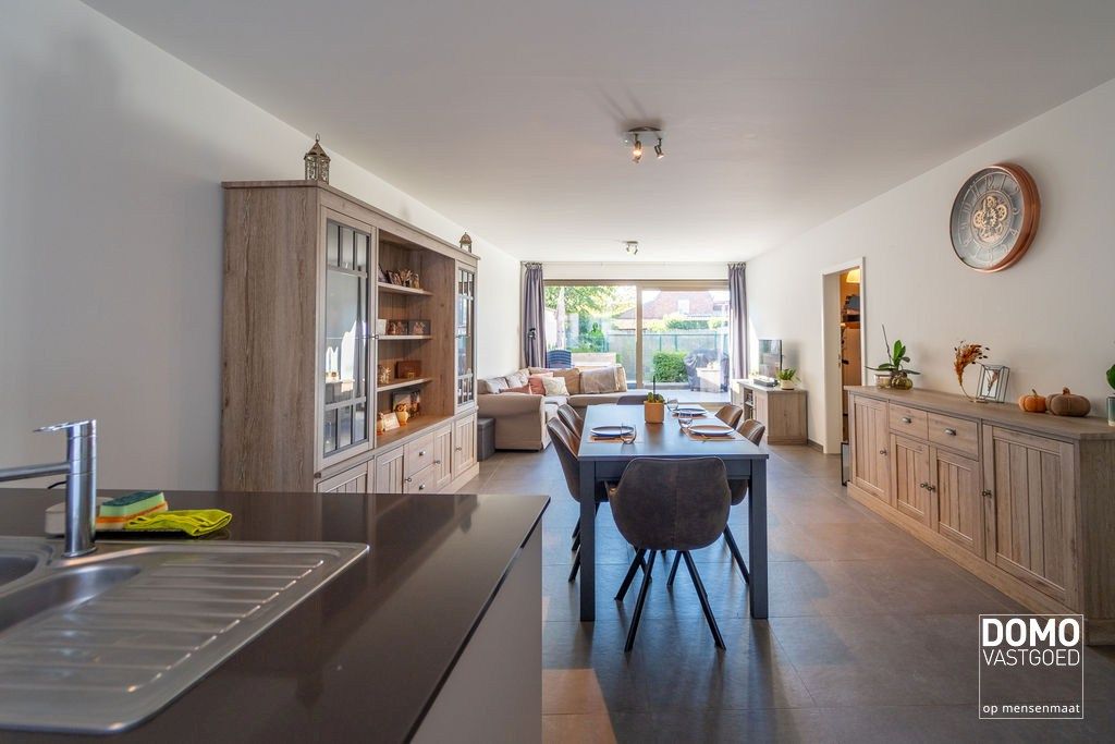 RUIM GELIJKVLOERS APPARTEMENT MET 2 SLAAPKAMERS, TERRAS EN PARKEERGELEGENHEID TE HASSELT (SINT-LAMBRECHTS-HERK) foto 3