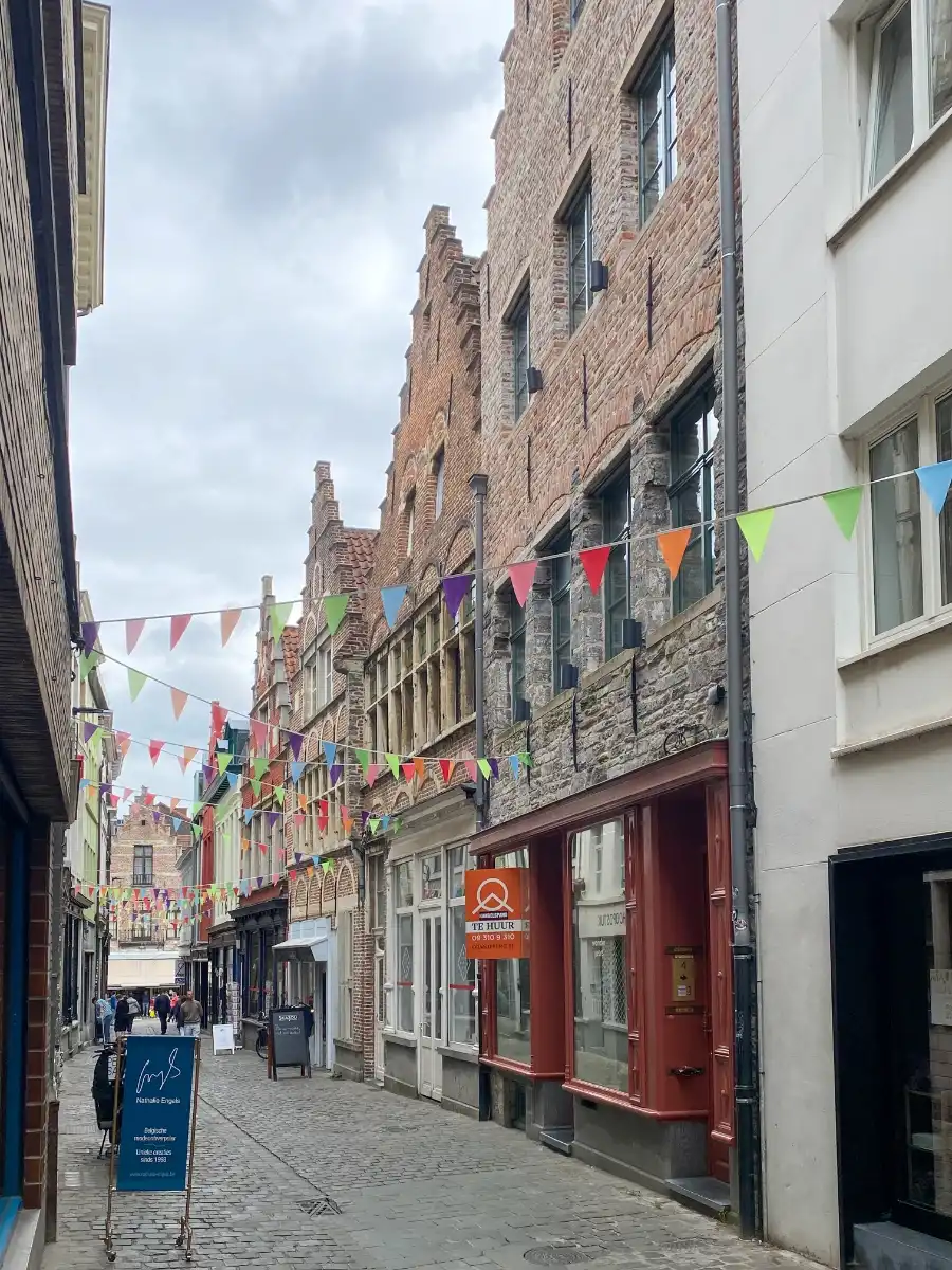 Gerenoveerd handelspand vlakbij Vrijdagsmarkt foto 36