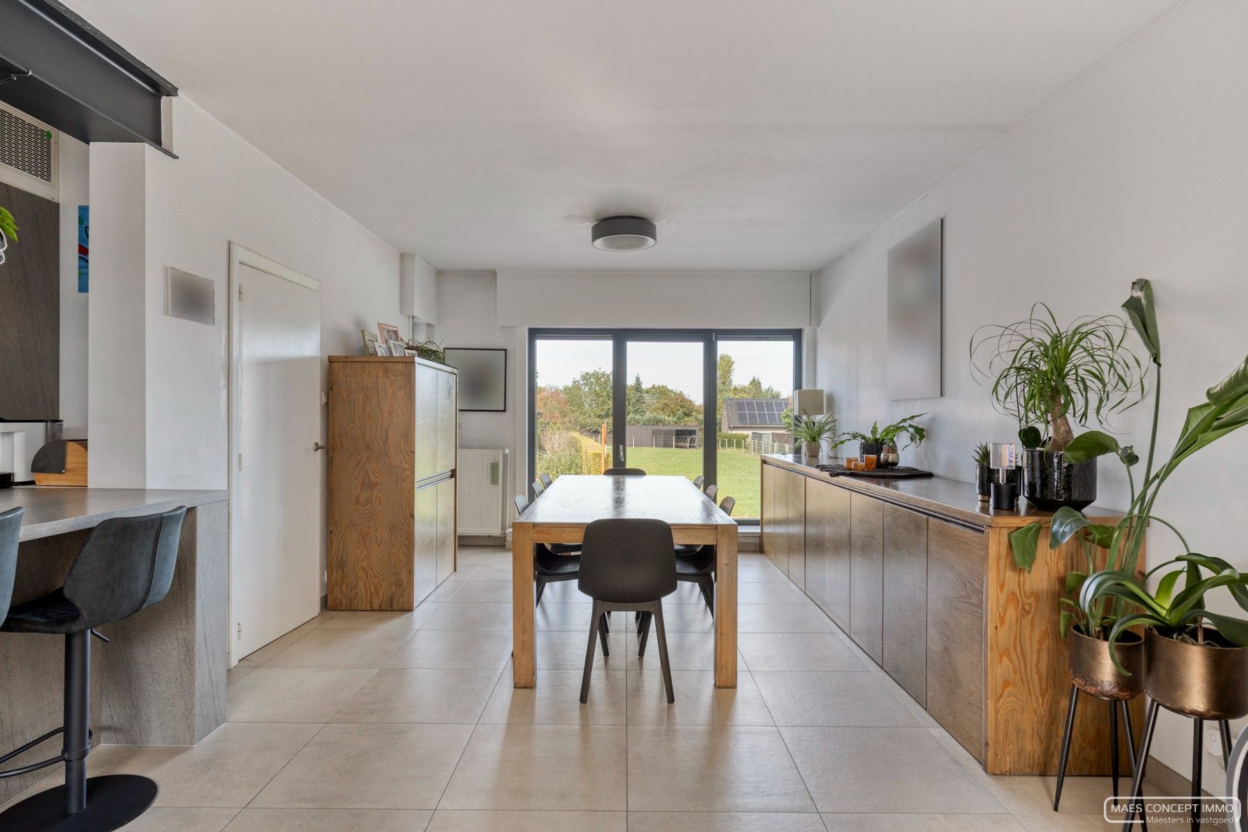 Ruime woning te koop te Waregem op strategische ligging foto {{pictureIndex}}