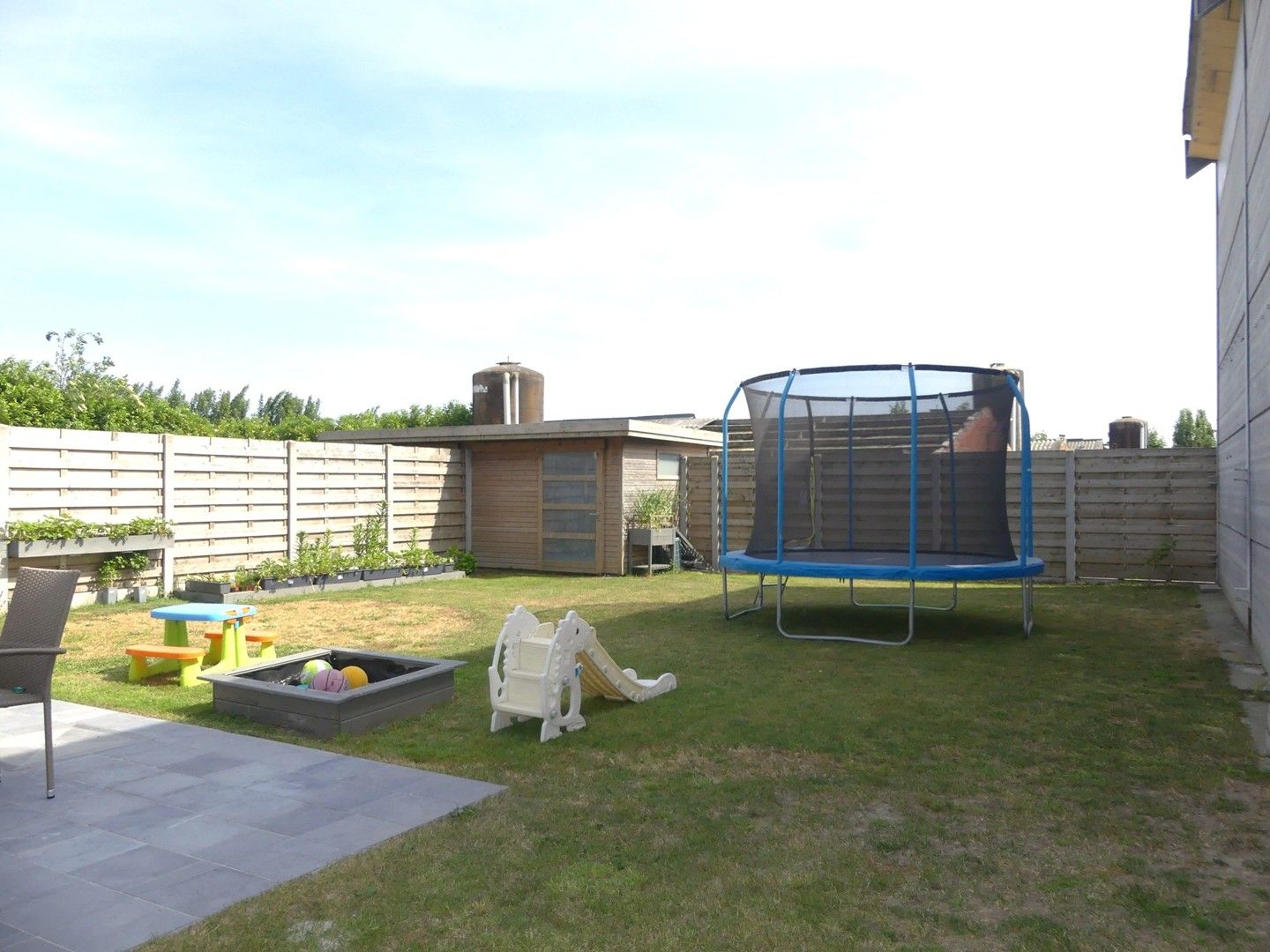 Recente nieuwbouw en lage energiewoning met tuin foto 12