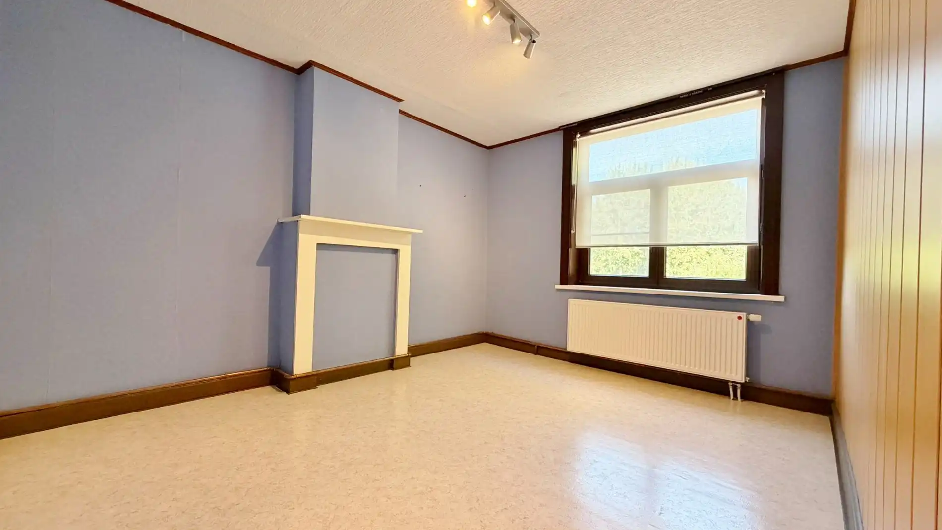 Goed onderhouden halfopen woning met 4 slaapkamers, zonnige tuin en garage. foto 7
