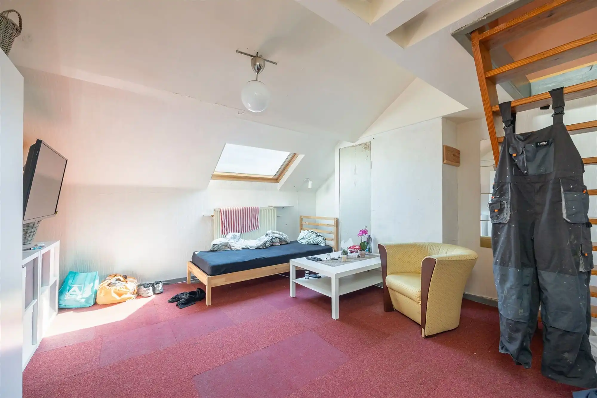 Karaktervolle burgerwoning met potentieel in geliefde buurt foto 21