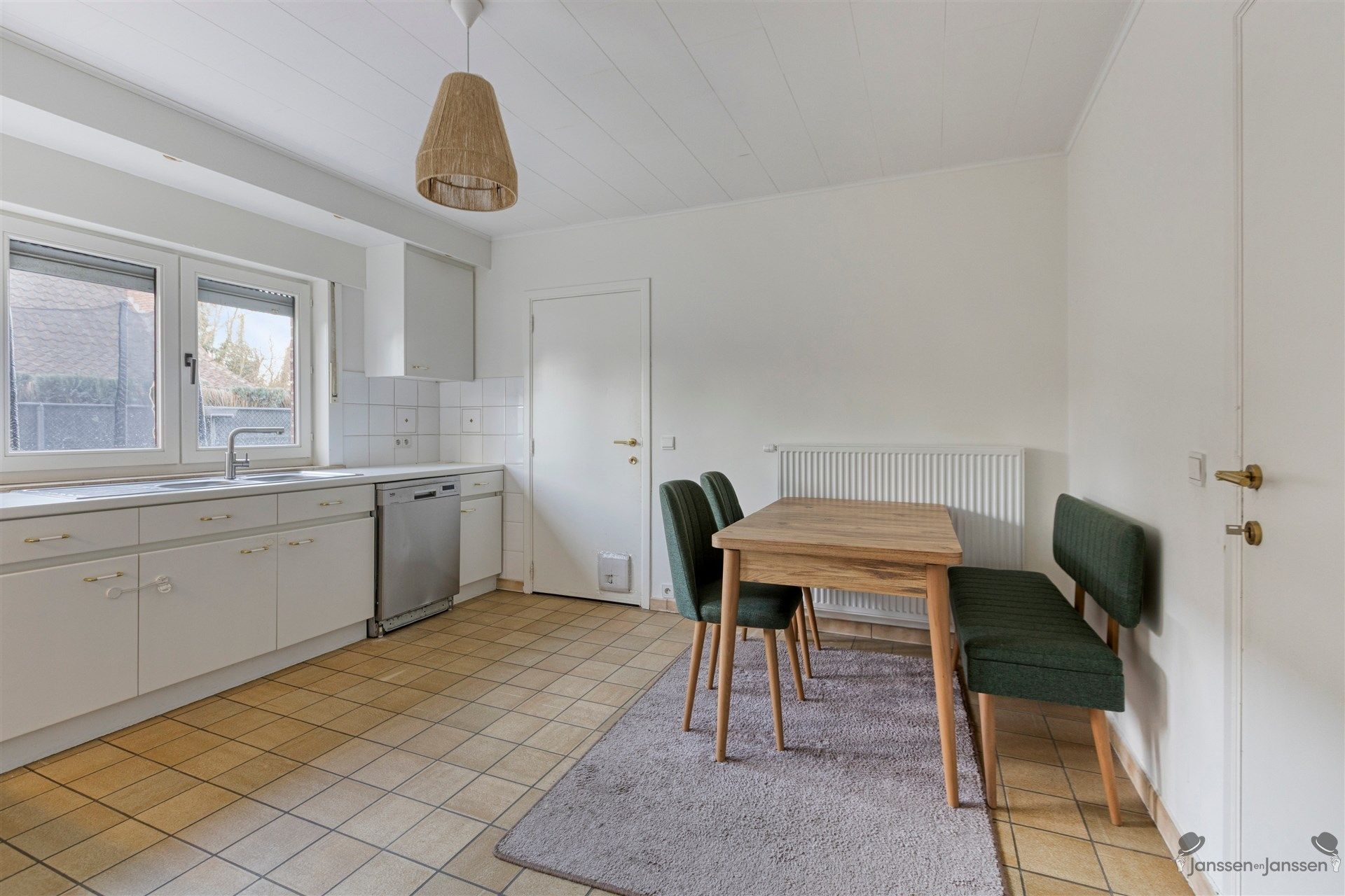 Open bebouwing met ruime indeling en recente renovaties in Genk foto 9