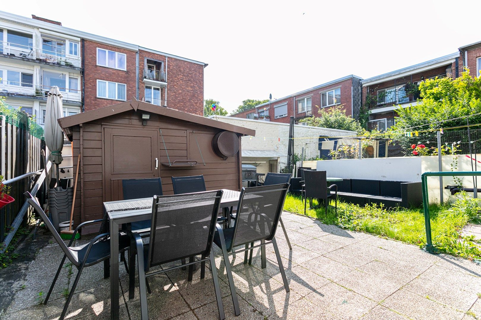 Gerenoveerd gelijkvloers appartement met grote tuin! foto 2