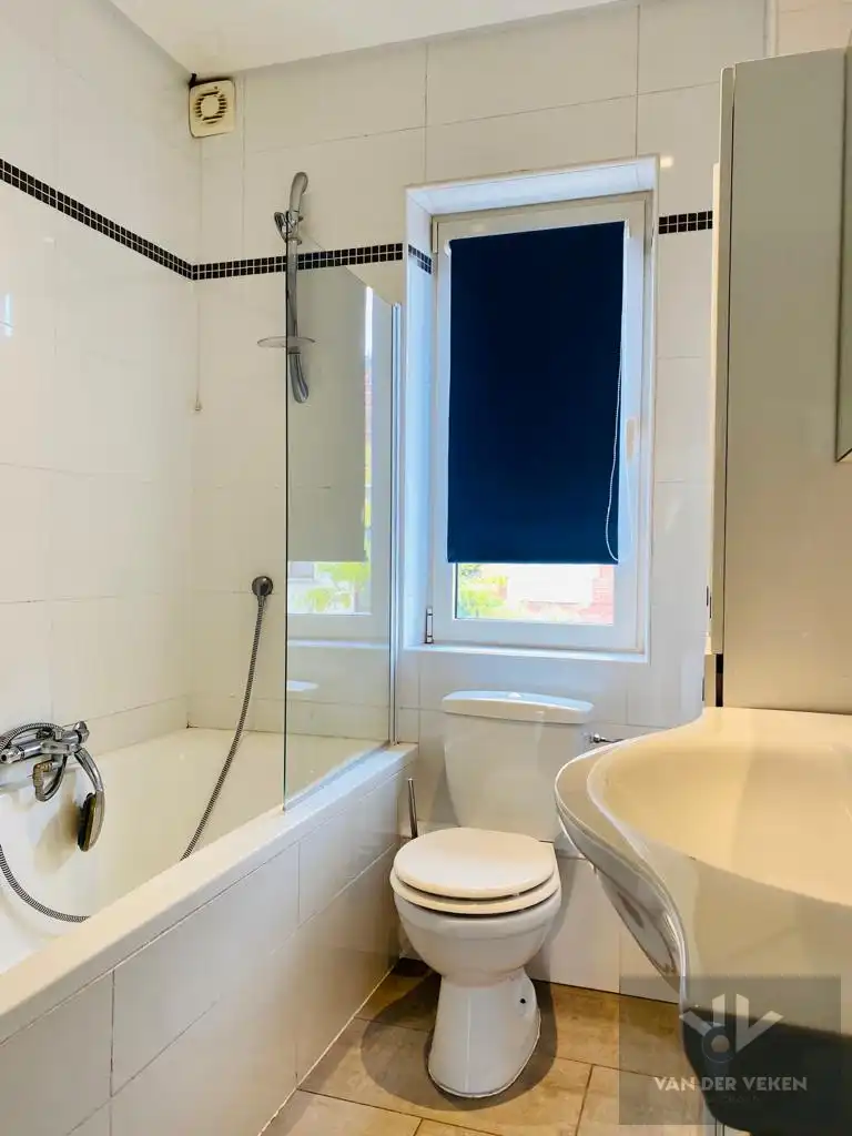 Ruime woning met 4 slaapkamers en 2 badkamers foto 8