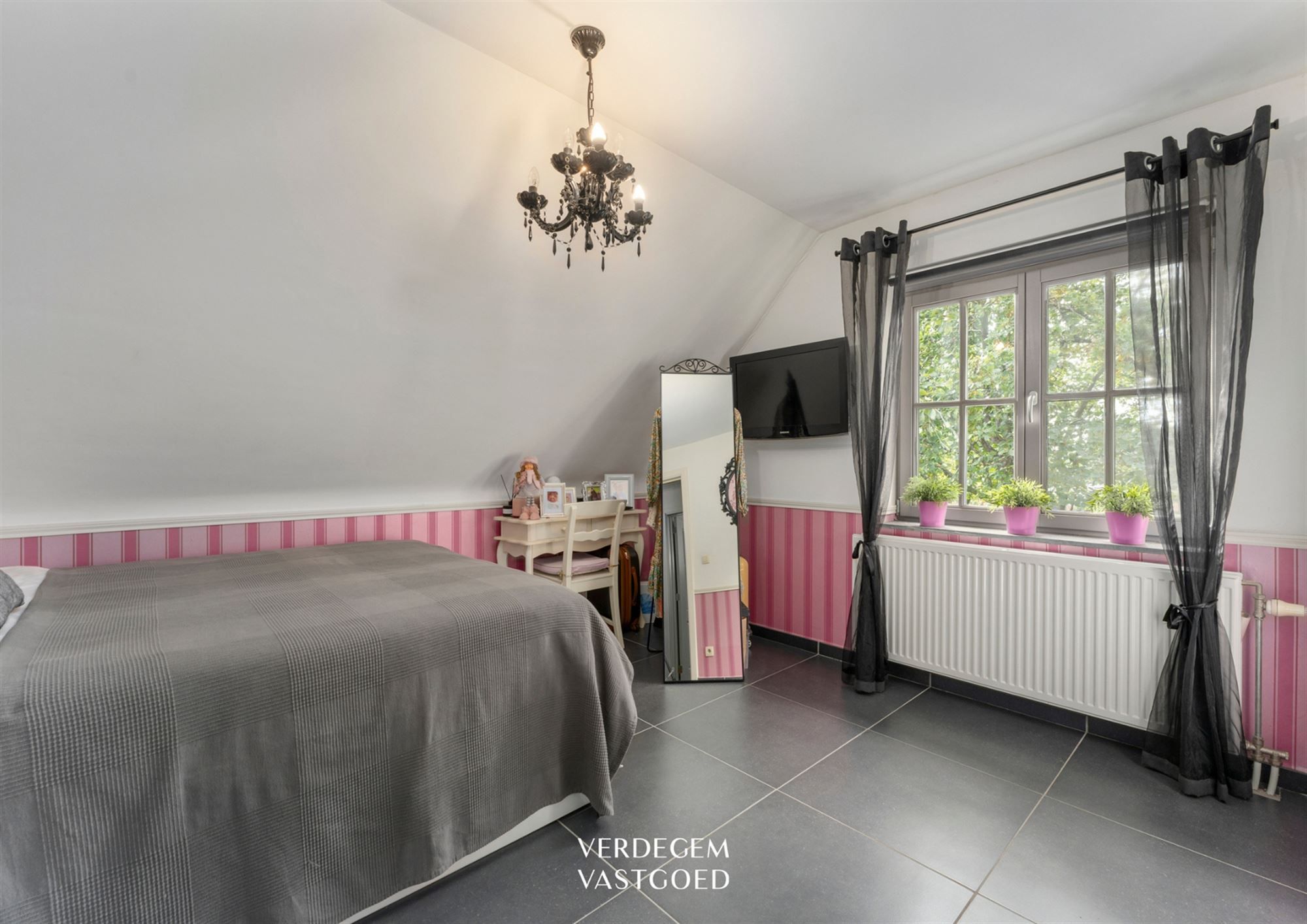 Prachtig appartement in landelijke stijl met groot terras, 2 slaapkamers, unieke carport en gemeenschappelijke tuin foto 10