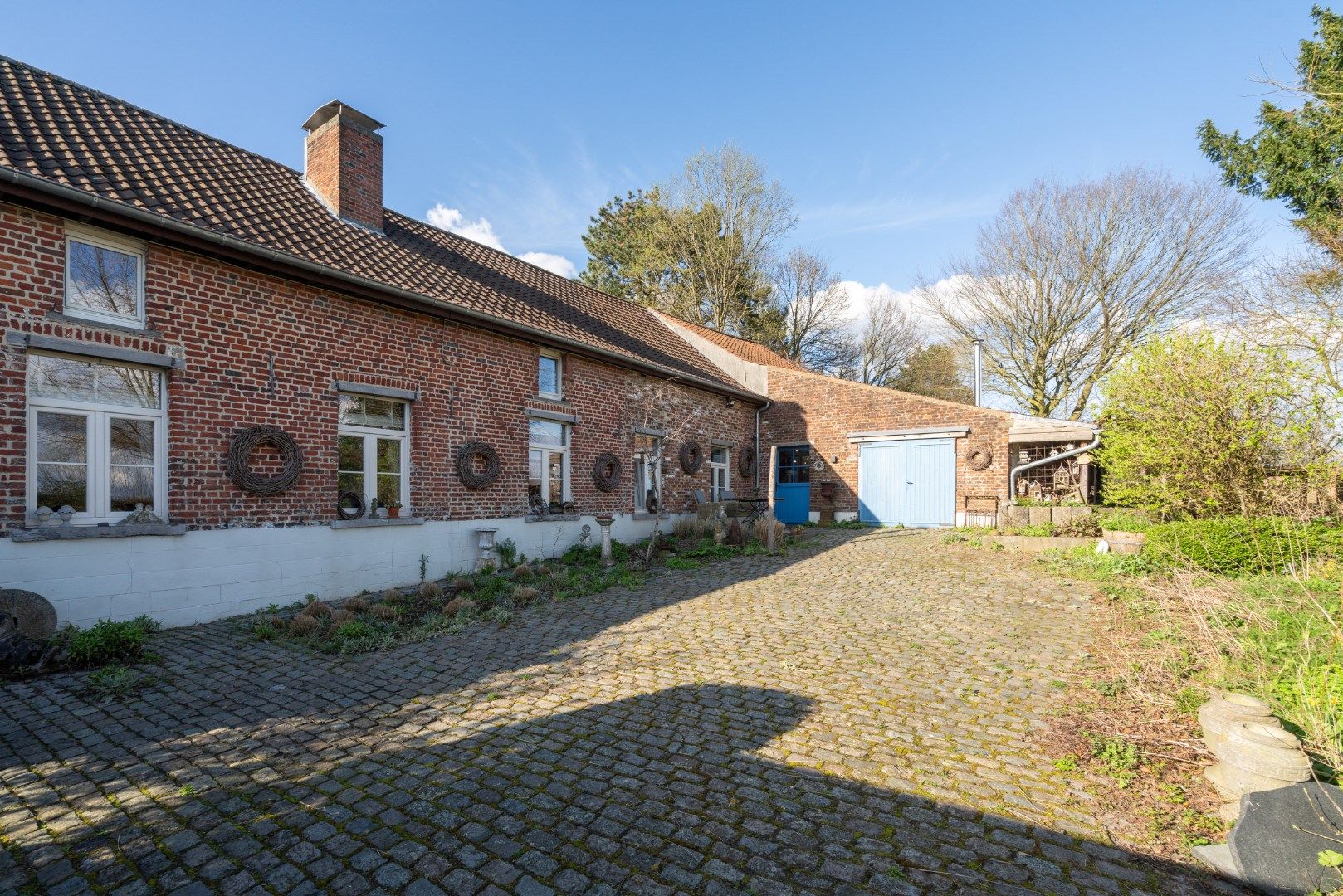 Molenhuis met vergezichten op een heuvel in Pajottenland foto 3