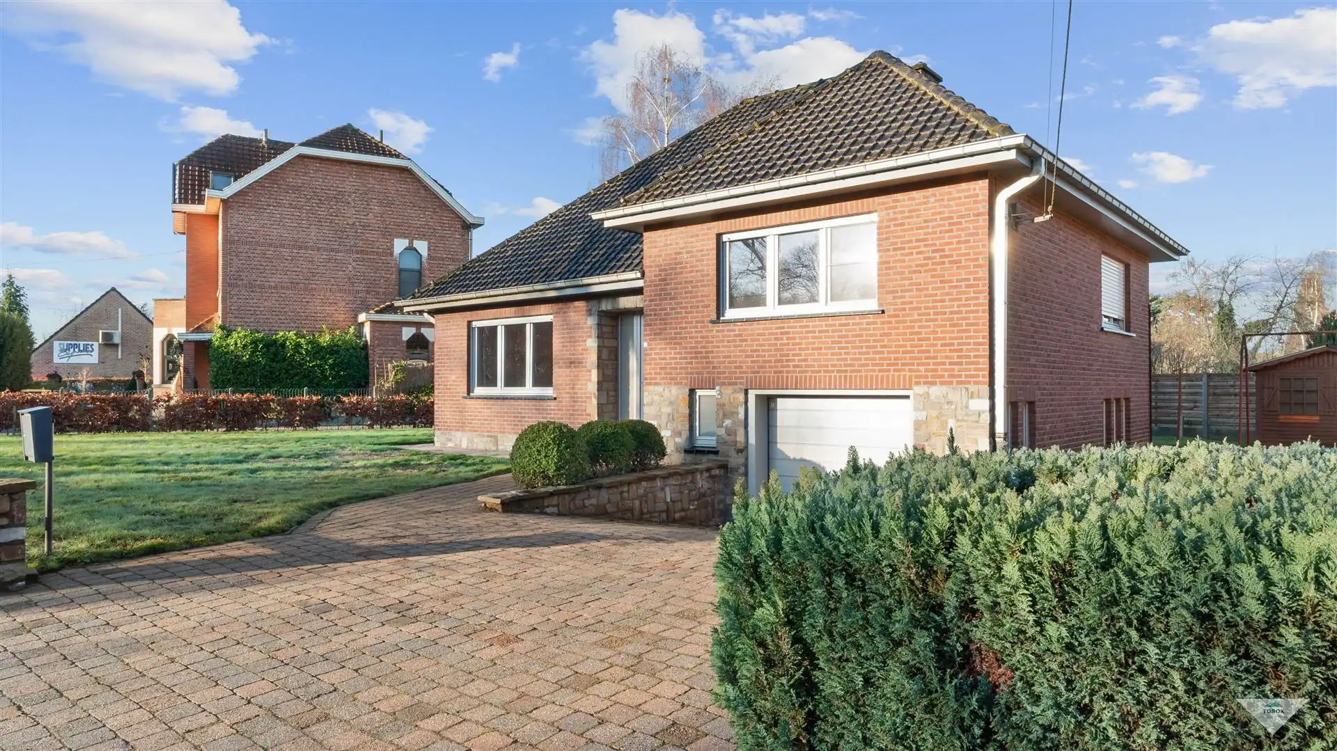 Te renoveren alleenstaande woning op toplocatie foto {{pictureIndex}}