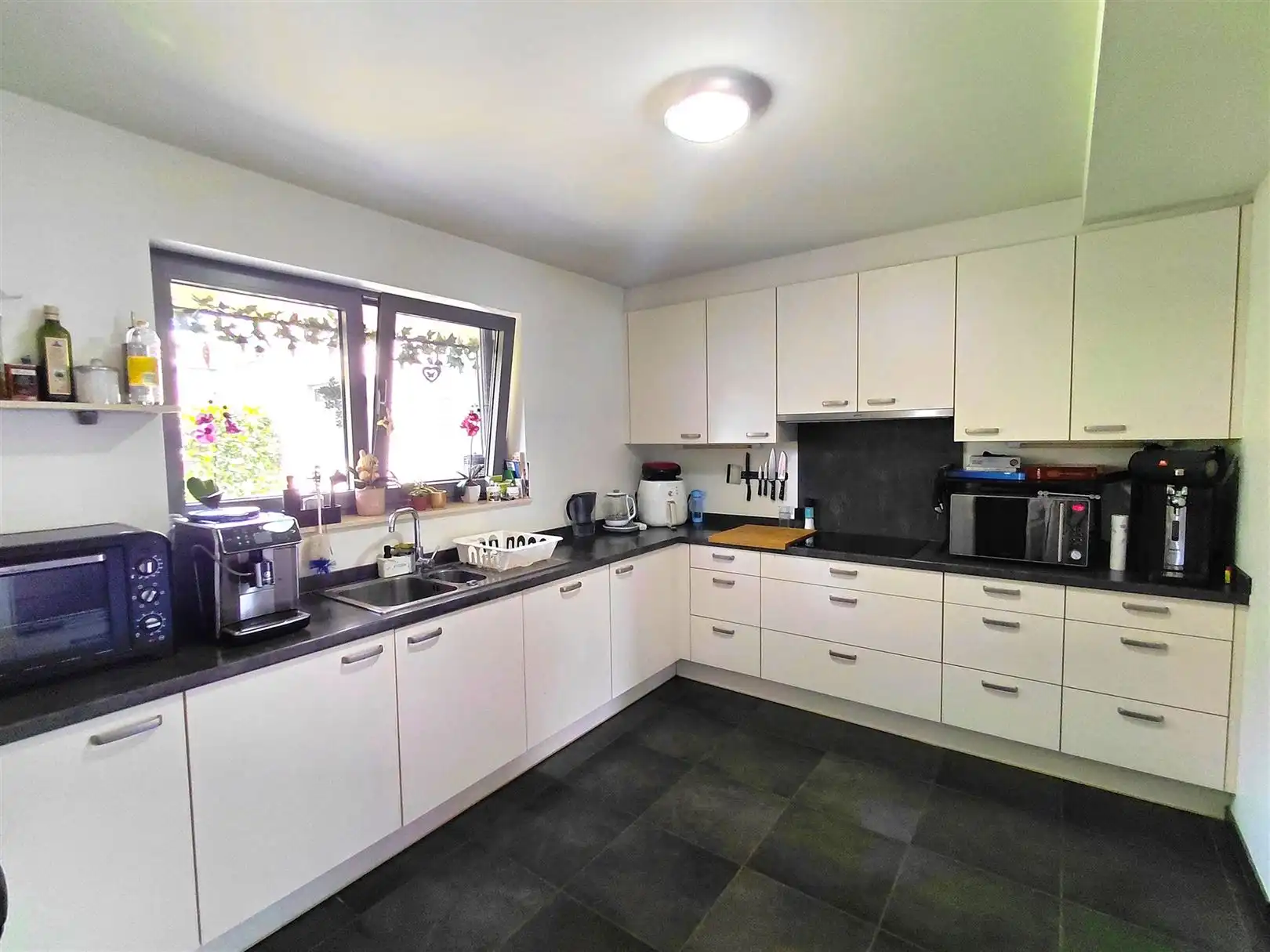TE HUUR: Gelijkvloers appartement met 2 slaapkamers te Heusden! foto 5