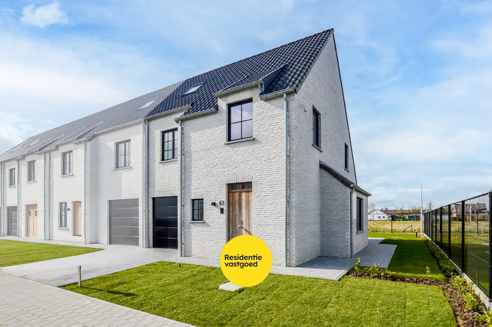 Prachtige, energiezuinige gezinswoning met zonnige tuin te Varsenare foto {{pictureIndex}}