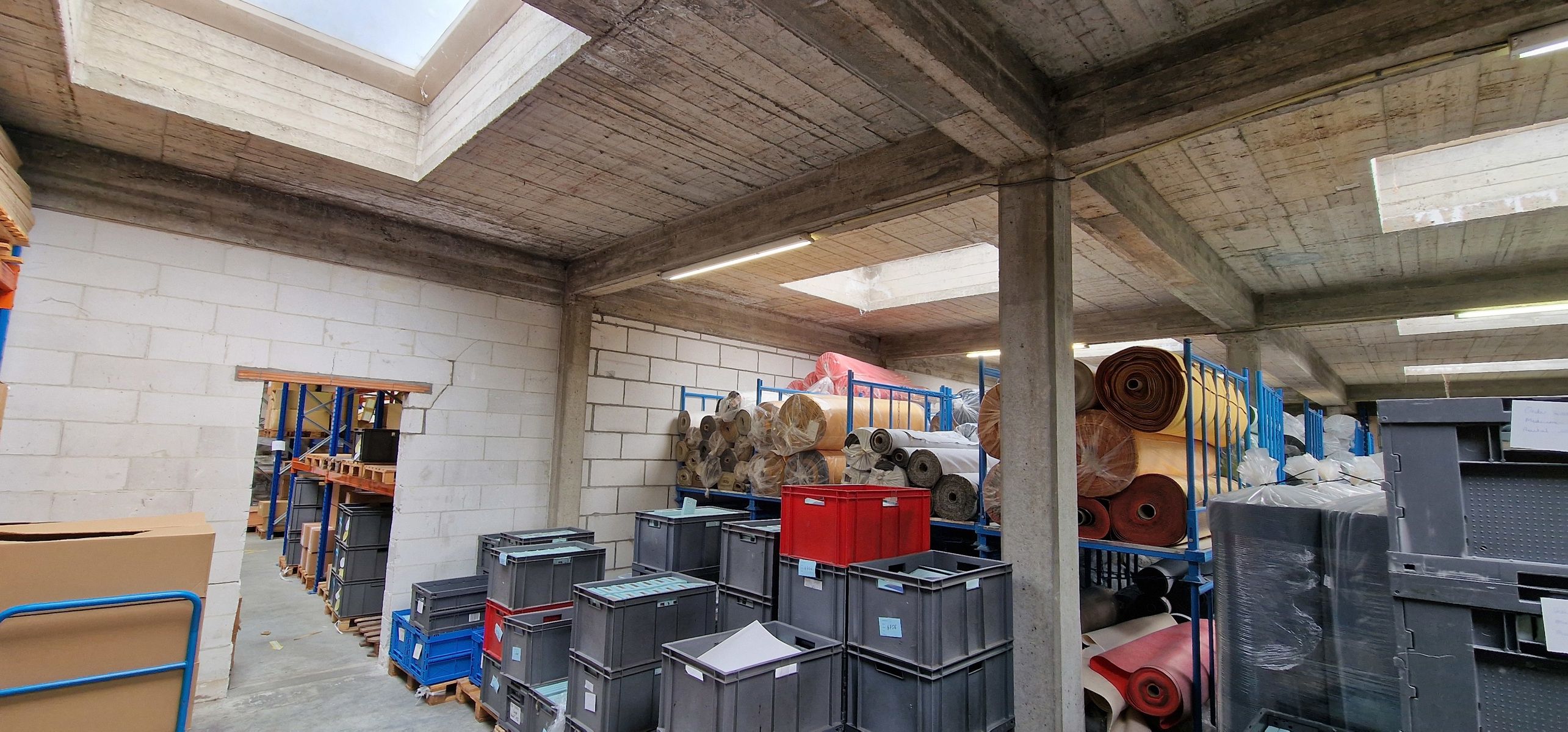 Grote magazijnruimte/atelier met kantoor te koop in Deurne  foto 145
