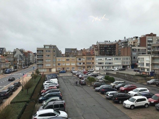 Ongemeubelde zonnige studio, vlak aan zee foto 2