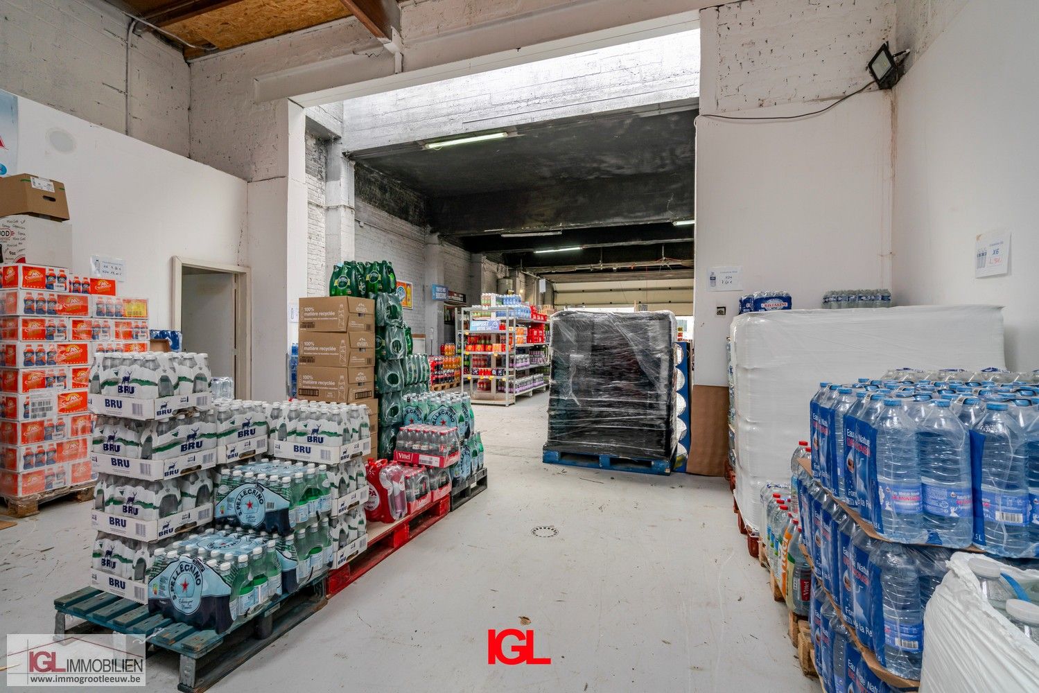 Handelspand met 2 handelsruimtes en 1 appartement te koop op AAA locatie foto 5