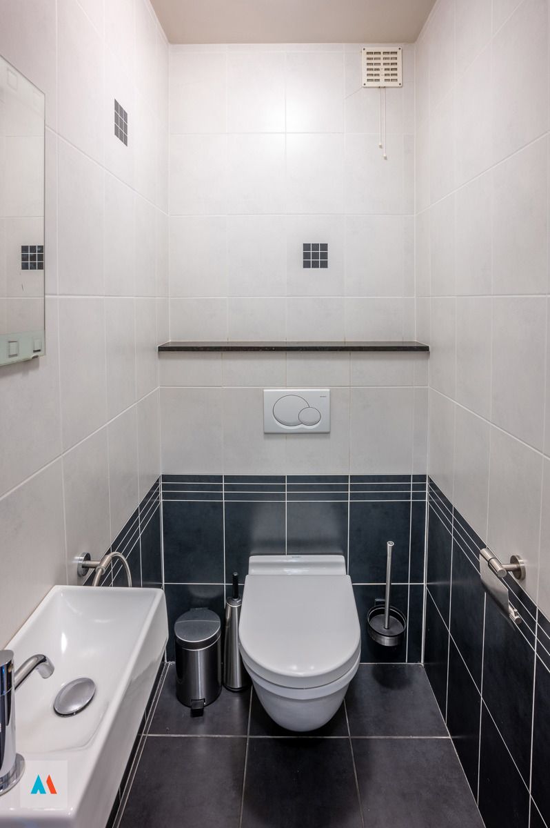 Eéngezinswoning met mooie, aangelegde tuin foto 9