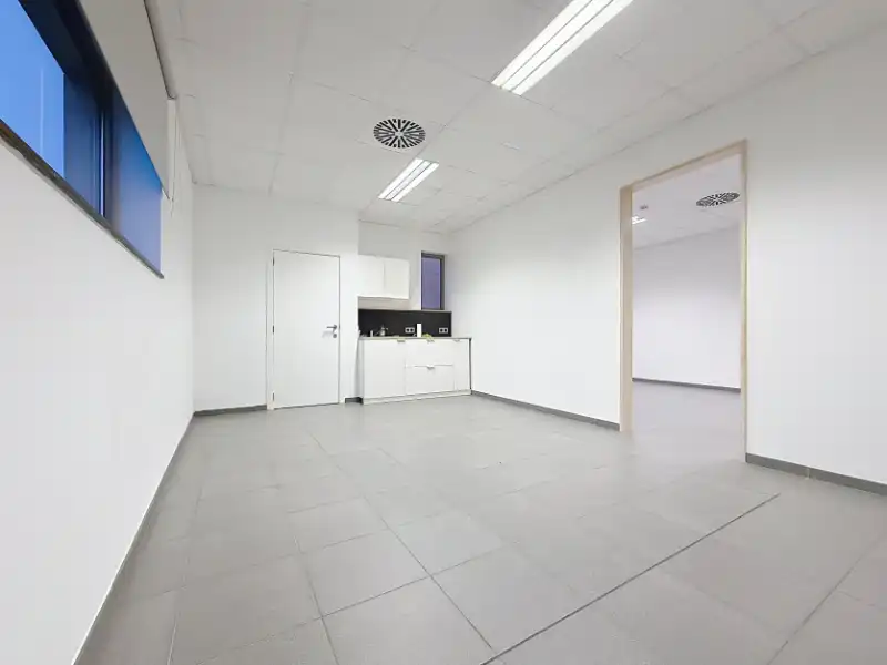 Instapklare kantoorruimte te huur foto {{pictureIndex}}