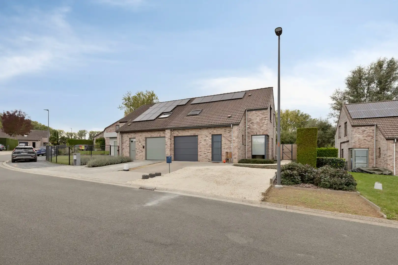 Instapklare 3-gevelwoning te Lennik met 3 slaapkamers foto {{pictureIndex}}