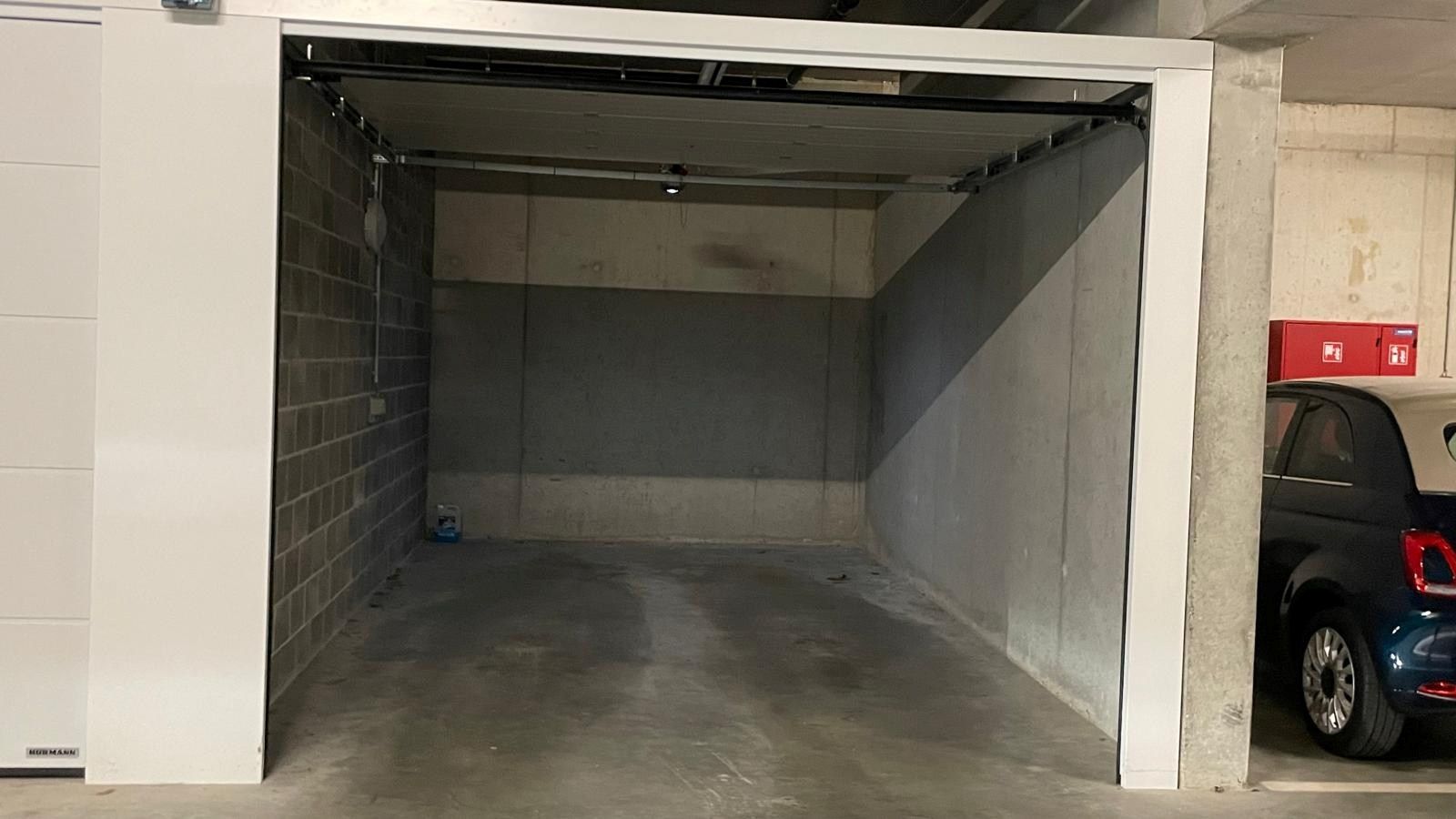 AFGESLOTEN GARAGEBOX TE KOOP IN SINT-IDESBALD foto 3
