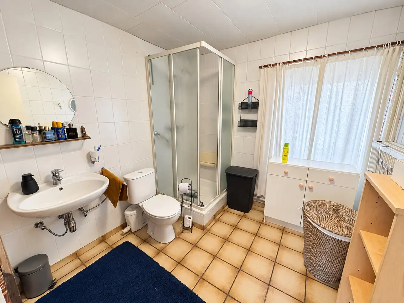 Verrassend ruime woning met vier slaapkamers, extra kamers, garage en eindeloos veel mogelijkheden foto 9