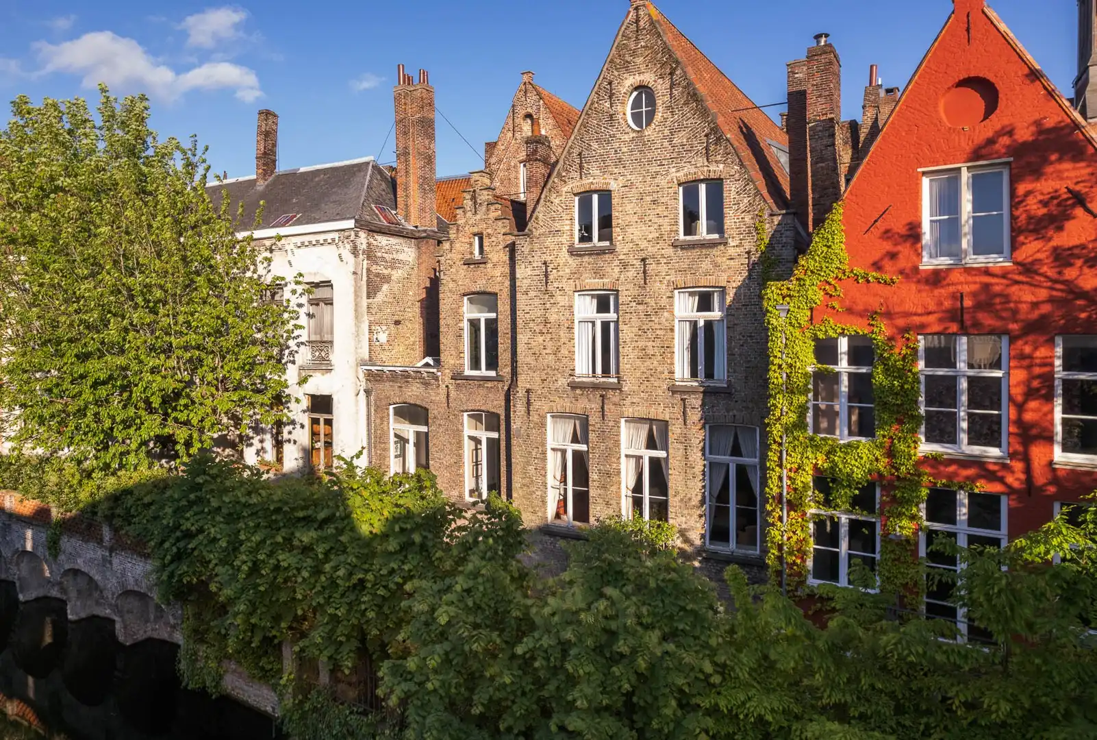 Monumentaal gerestaureerd herenhuis aan de Brugse Reien foto 46