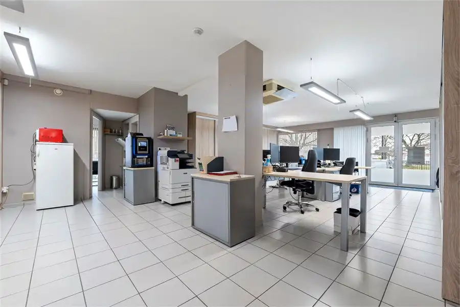 RUIME KANTOORRUIMTE VLAKBIJ HET CENTRUM VAN SINT-TRUIDEN foto 27