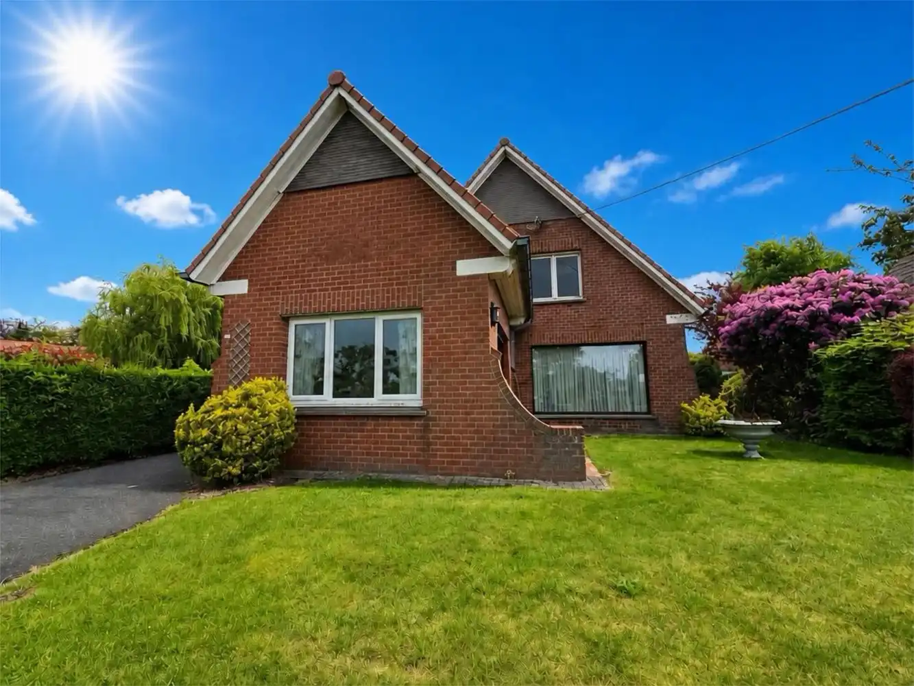 Op te frissen alleenstaande woning met riante tuin foto {{pictureIndex}}